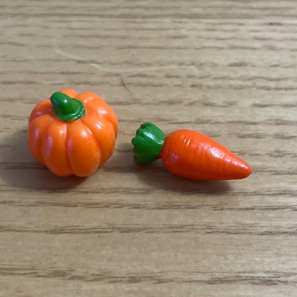 Lil Woodzeez Hopin Farmers Market Pumpkin Carrot Replacement Calico Critters Set - Picture 1 of 2